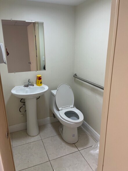 More Photos Of 4440 Sheridan St, Hollywood Medical For Lease