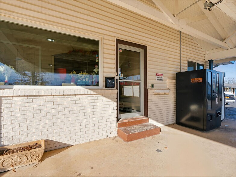 More Photos Of 1900 No Broadway Ave, Ada Hotel For Sale