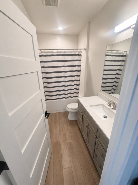 More Photos Of 1310 Industrial Lane, Driggs Showroom For Sale