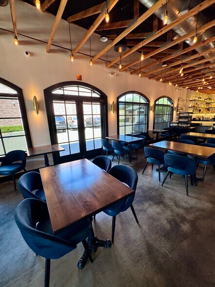 More Photos Of 255 High St, Moorpark Restaurant For Lease