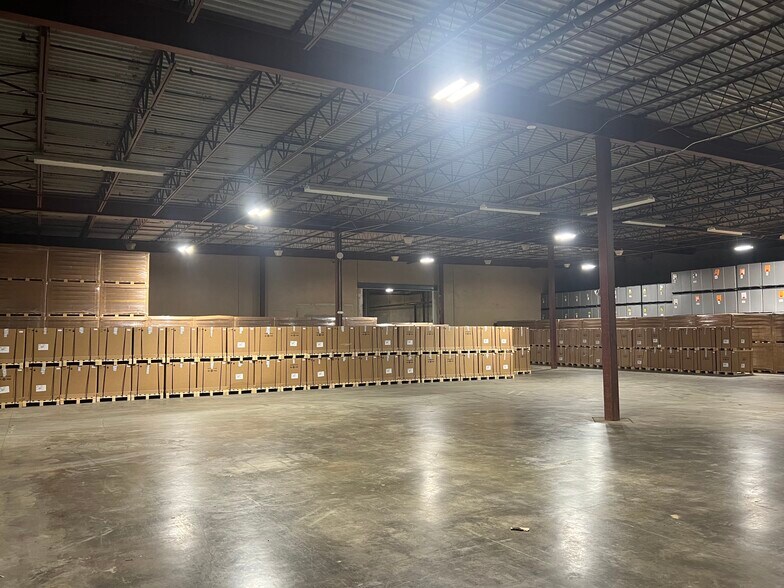 More Photos Of 866 River Rd, Valley Manufacturing For Sale