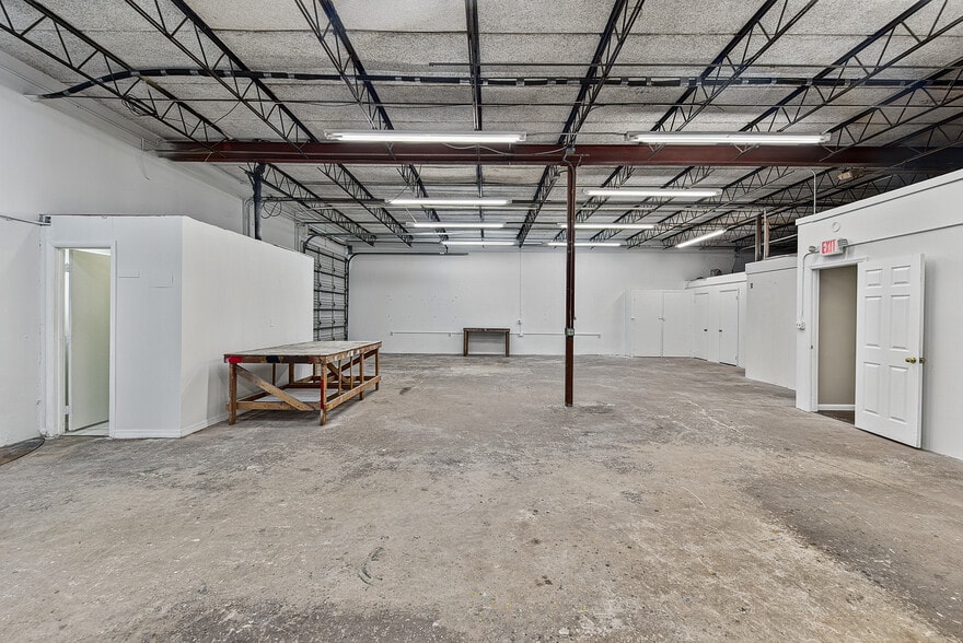 More Photos Of 900-950 NE 40th Ct, Oakland Park Warehouse For Lease