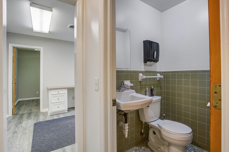 More Photos Of 137 Cedar Dr, Saint Stephen Office For Sale