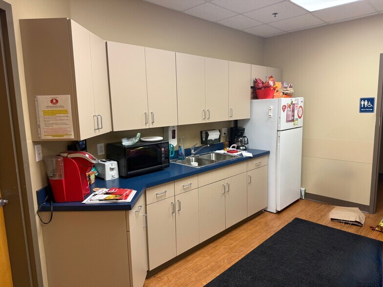 More Photos Of 10020 Dupont Circle Ct, Fort Wayne Medical For Lease