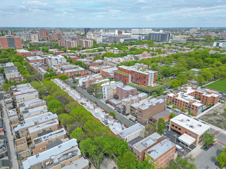 More Photos Of 1315 W Taylor St, Chicago Storefront Retail Residential For Lease