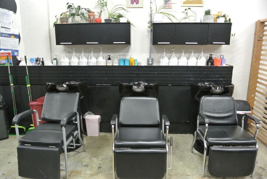 More Photos Of 127-131 N Grand Ave, Pullman General Retail For Sale