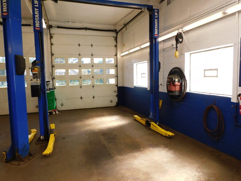 More Photos Of 40 Stone Rd, Greece Auto Repair For Sale