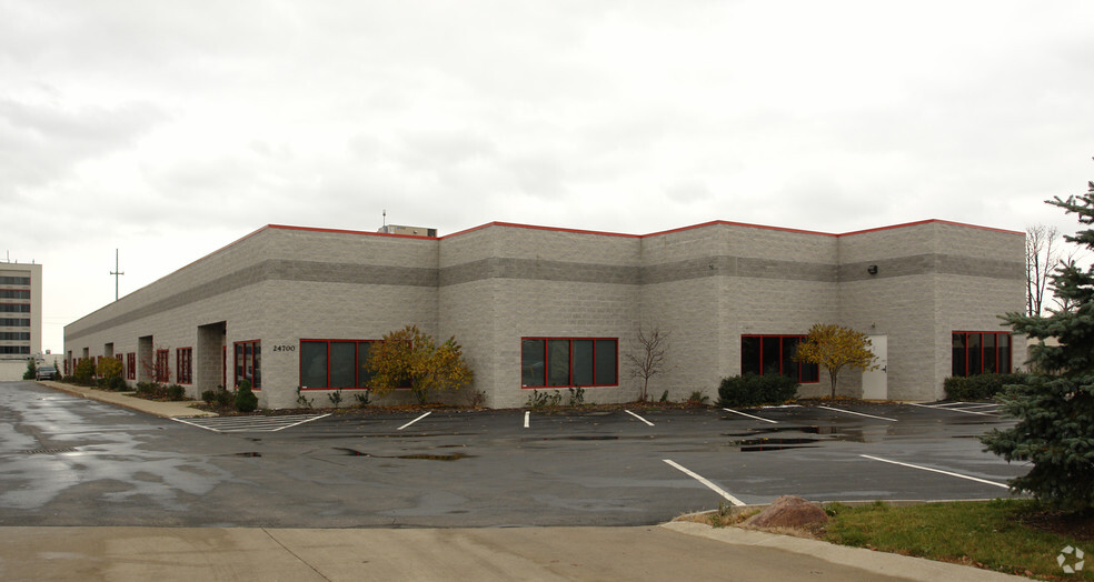 Primary Photo Of 24700 Aurora Rd, Bedford Heights Flex For Lease