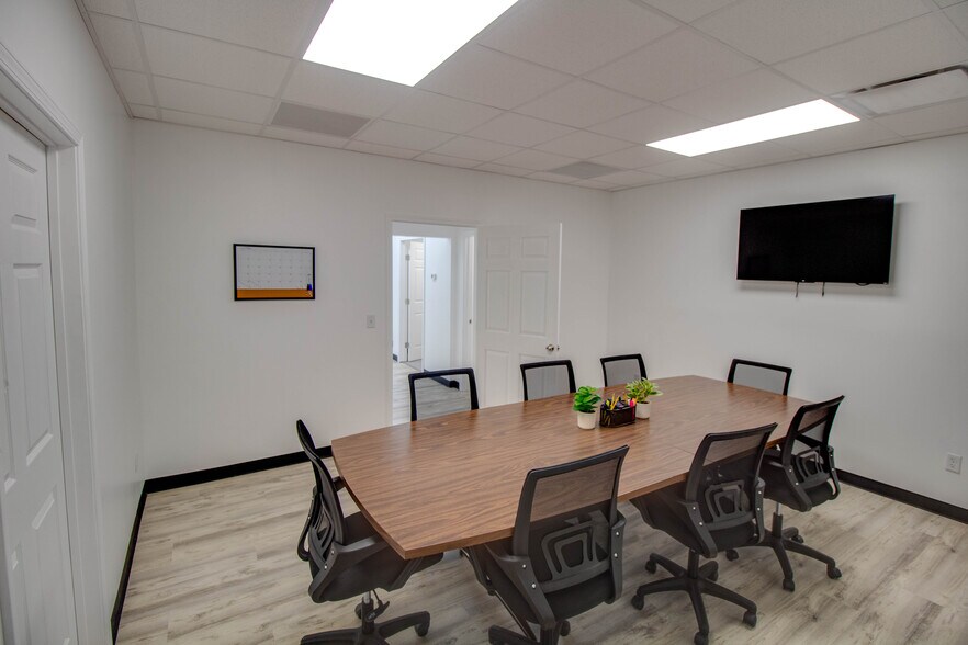 More Photos Of 107 N State St, Jerseyville Office For Lease