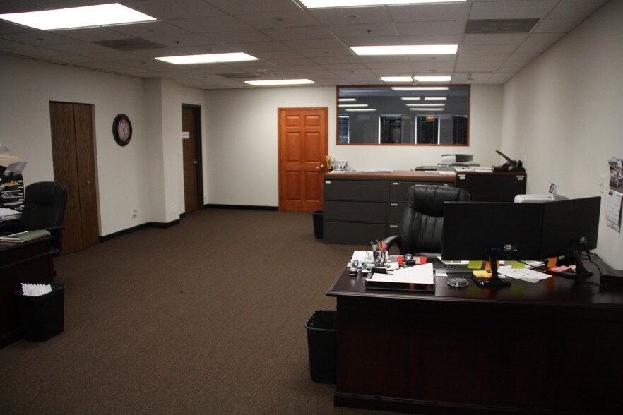 More Photos Of 17W662 Butterfield Rd, Oakbrook Terrace Office For Lease