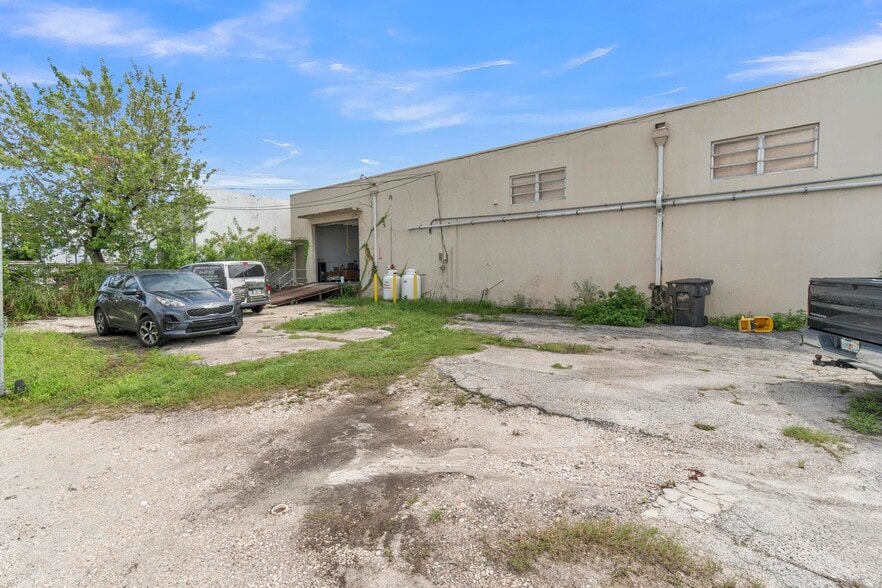 More Photos Of 821-841 NW 57th Pl, Fort Lauderdale Manufacturing For Sale