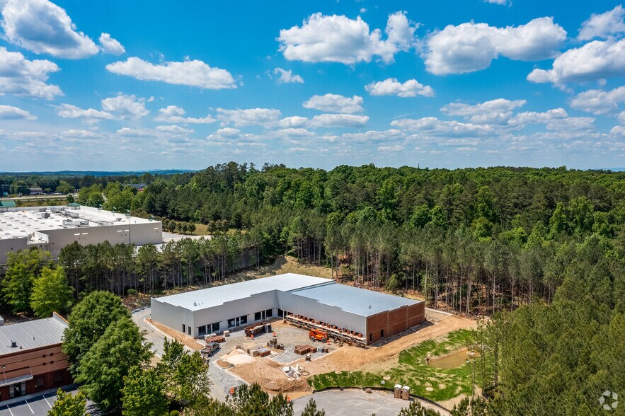 More Photos Of 5735 North Commerce Ct, Alpharetta Warehouse For Lease