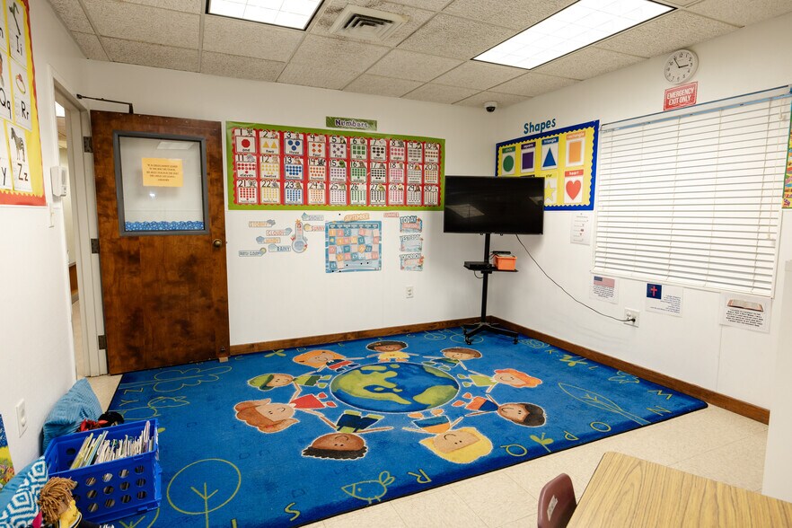 More Photos Of 217 N Kirkman Rd, Orlando Office For Sale