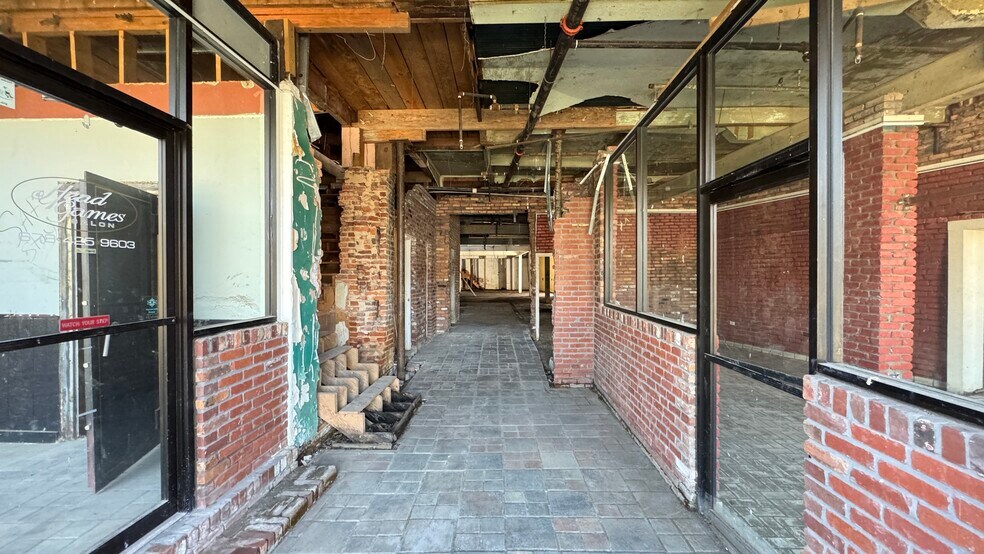 More Photos Of 13 N Broad St, Winder Office For Sale