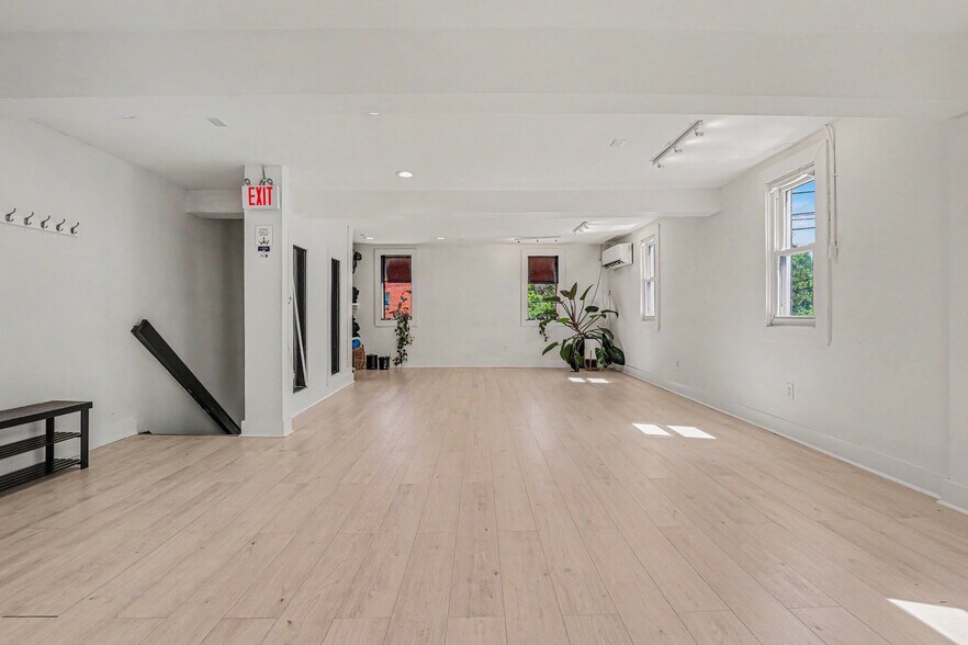 More Photos Of 705 W Rosemary St, Chapel Hill Storefront For Sale