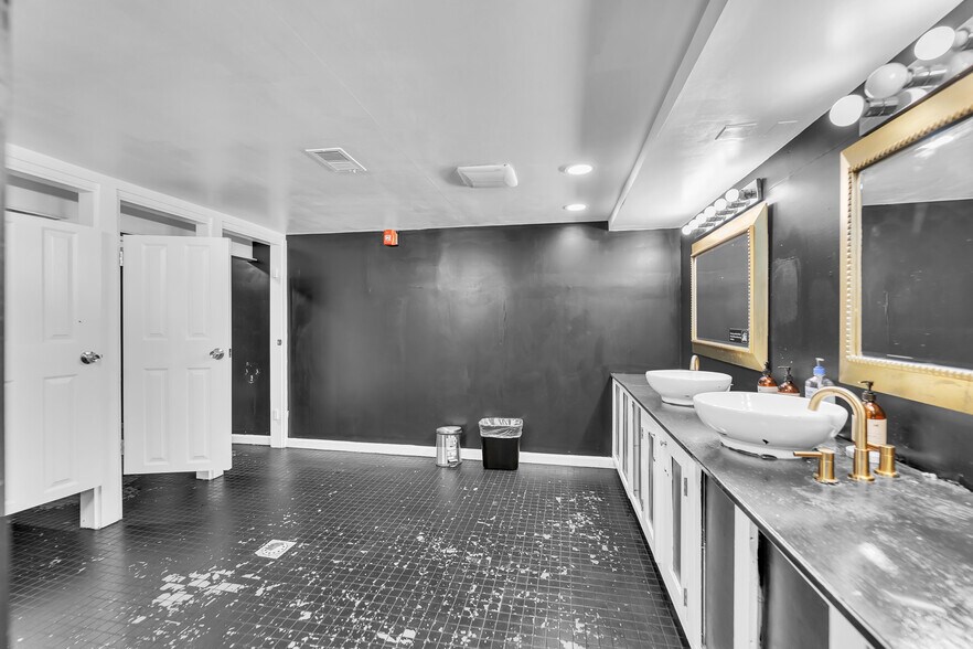 More Photos Of 518 N Charles St, Baltimore Storefront Retail Office For Sale