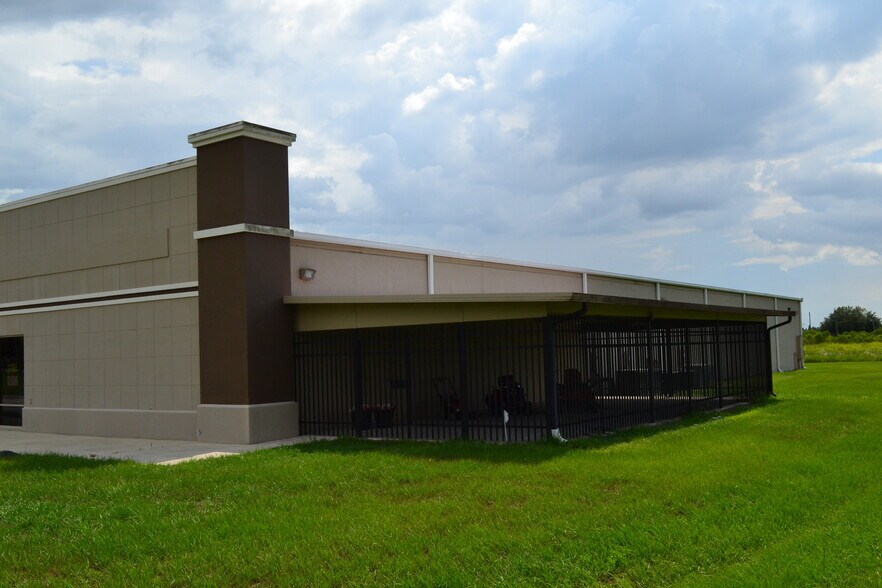 More Photos Of 1401 US Highway 17 N, Fort Meade Freestanding For Sale