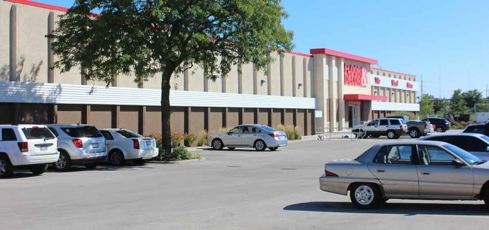 More Photos Of 3300 Oakton St, Skokie Freestanding For Sale