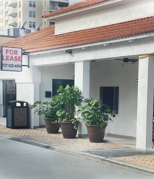 Primary Photo Of 432 Poinsettia Ave, Clearwater General Retail For Lease