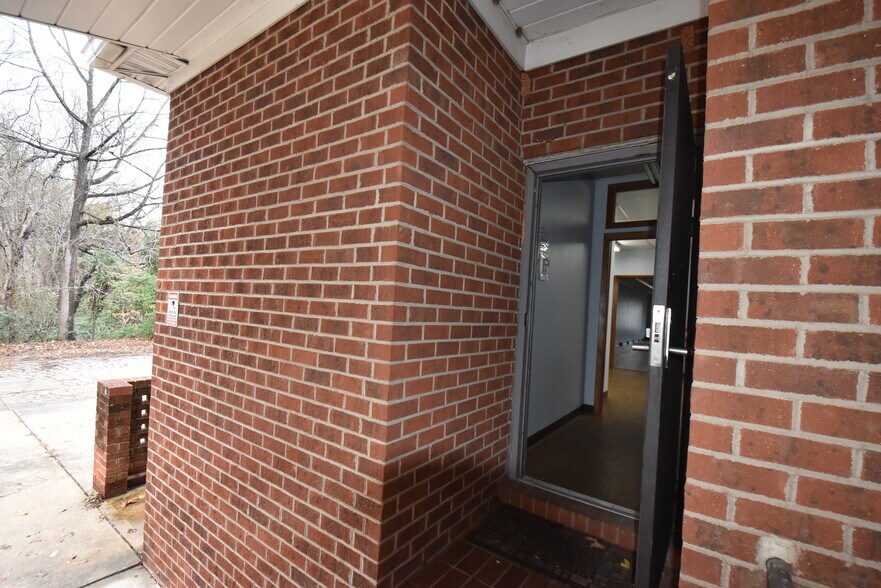 More Photos Of 314 E Main St, Rockwell Medical For Lease