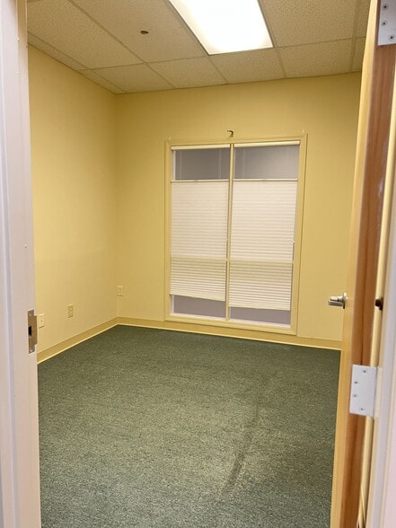 More Photos Of 1006-1008 Main St, Branford Storefront Retail Office For Lease