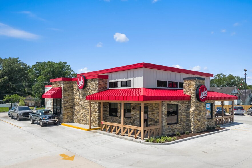 Primary Photo Of 403 W Jefferson St, Quincy Fast Food For Sale