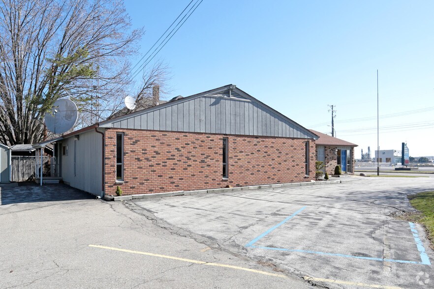 More Photos Of 2379 Military St, Port Huron Office For Sale