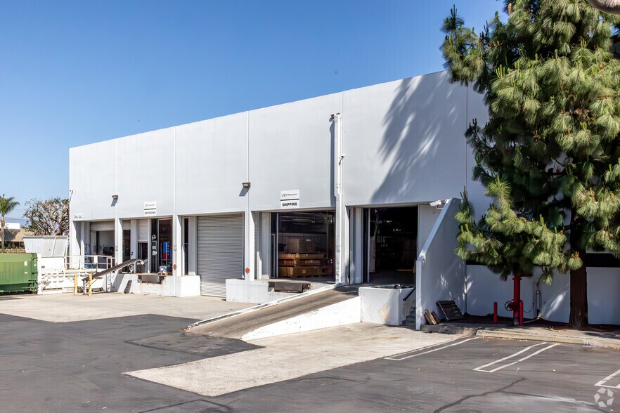 More Photos Of 1791 Deere Ave, Irvine Manufacturing For Lease