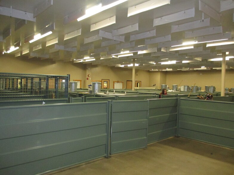 More Photos Of 16725 N Oracle Rd, Tucson Veterinarian Kennel For Sale
