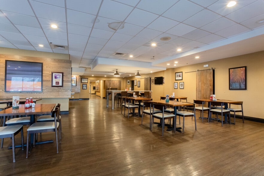 More Photos Of 600 Interstate 30, Little Rock Hotel For Sale