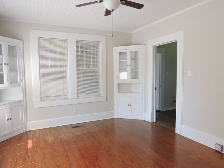 More Photos Of 2216 Mahan Dr, Tallahassee Office Residential For Sale