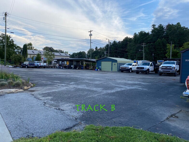 More Photos Of 307-321 S Washington St, Hendersonville Land For Lease