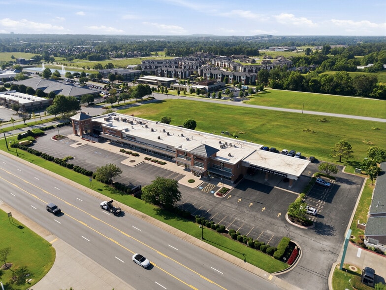 More Photos Of 700 SE Walton Blvd, Bentonville Unknown For Lease