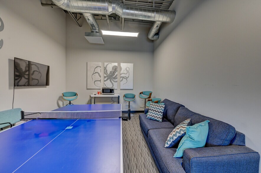 More Photos Of 8906 Spanish Ridge Ave, Las Vegas Office For Sale