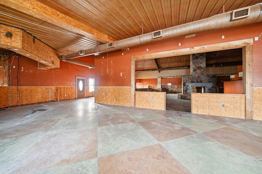 More Photos Of 410 S Interstate 35, Pearsall Storefront Retail Office For Lease