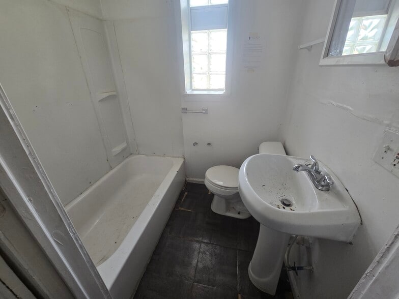 More Photos Of 3675 Oakman Blvd, Detroit Apartments For Sale