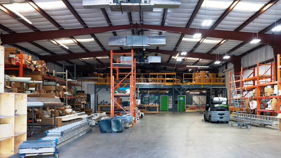 More Photos Of 5600 Zip Dr, Fort Myers Warehouse For Sale