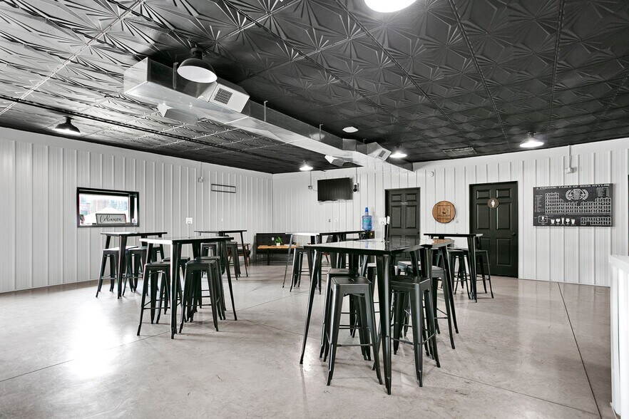 More Photos Of 120 M.L.K. ave, Lebanon Bar For Sale