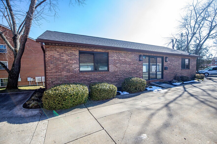 More Photos Of 2327 Anderson Rd, Crescent Springs Office For Lease