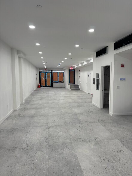 More Photos Of 3065 Brighton 6th St, Brooklyn Office For Lease