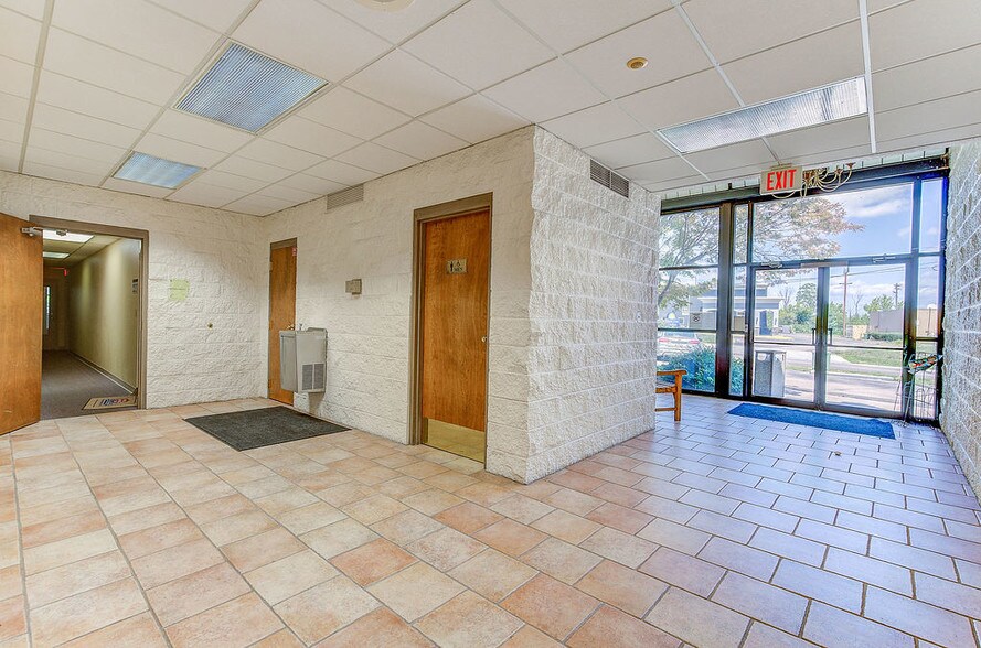 More Photos Of 375 Glensprings Dr, Springdale Office For Sale