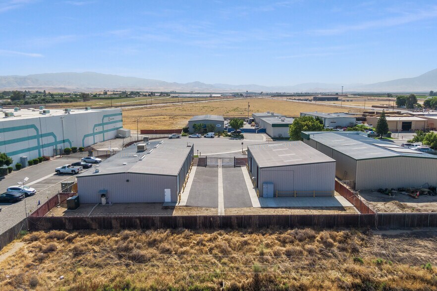 More Photos Of 138 Coremark Ct, Bakersfield Service For Lease