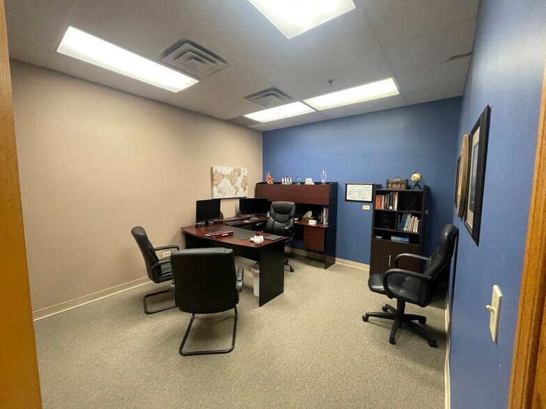 More Photos Of 650 Spring Hill Ring Rd, West Dundee Medical For Lease