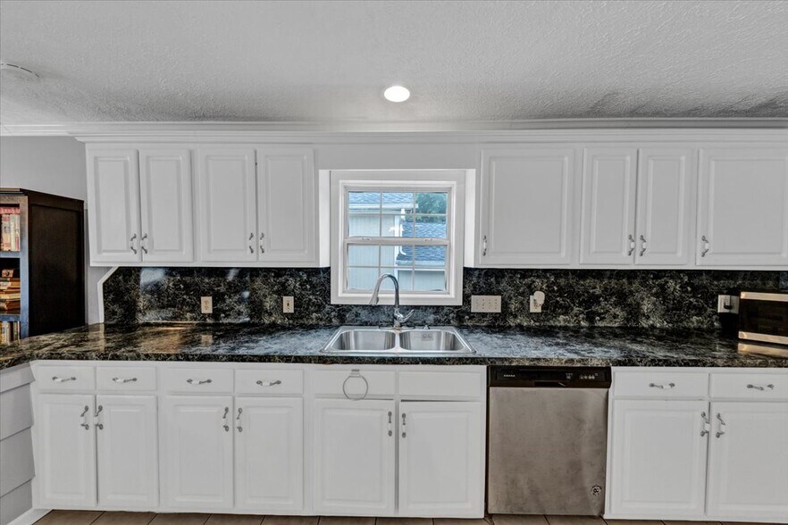 More Photos Of 6071 N Main St SE, Acworth Flex For Sale