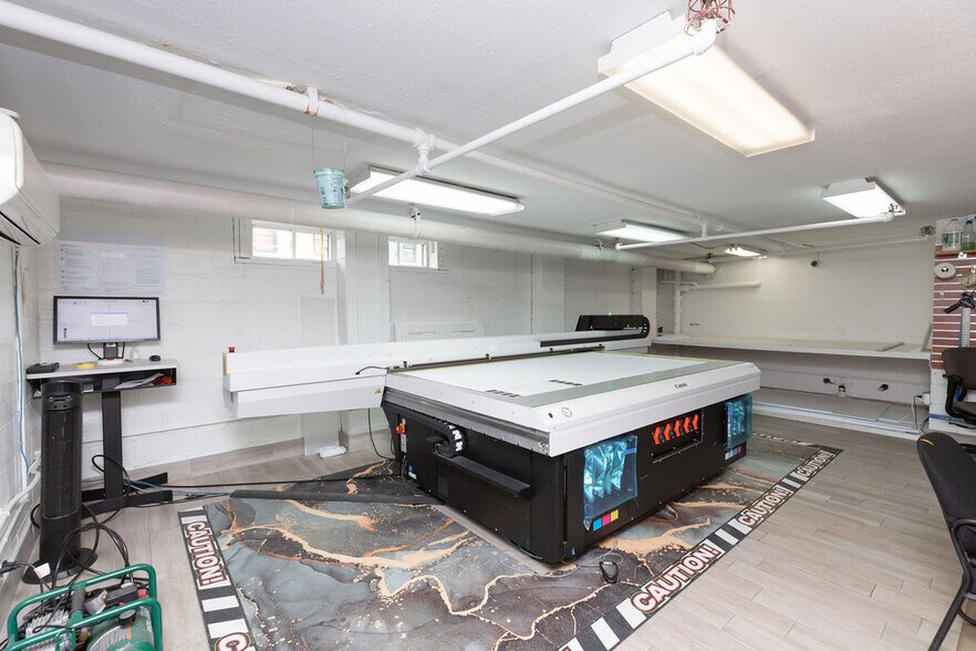 More Photos Of 925 Saw Mill River Rd, Yonkers Manufacturing For Lease