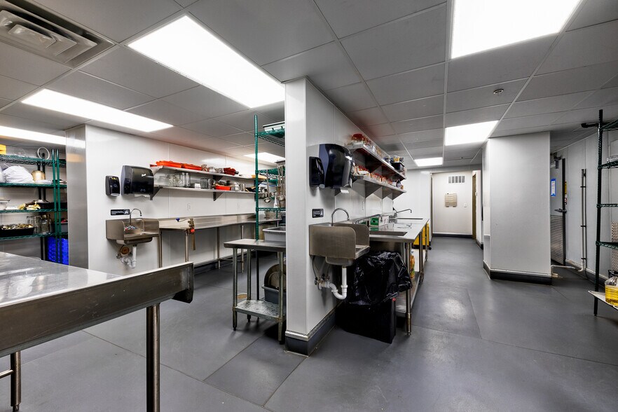 More Photos Of 973 Smith Ave S, Saint Paul Freestanding For Sale