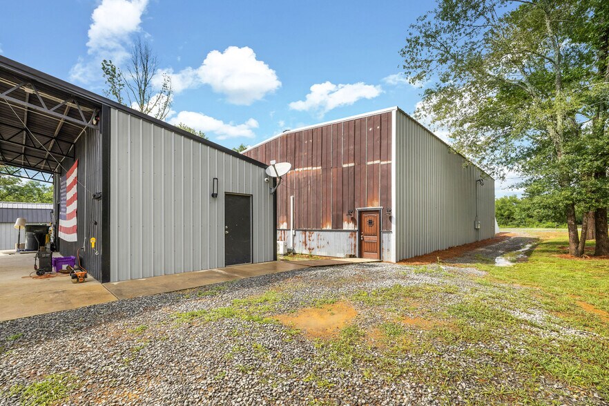 More Photos Of 354 Bulldog Rd, Altoona Flex For Sale