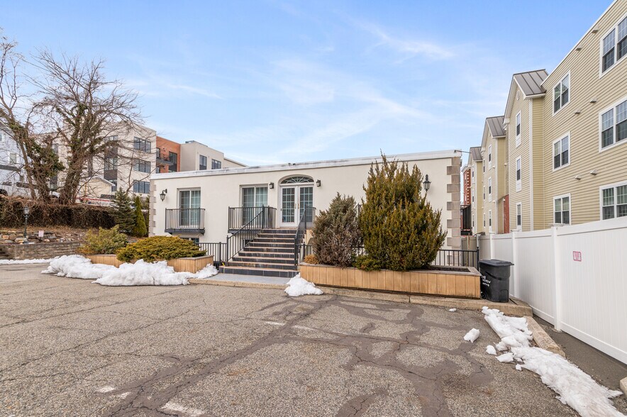 More Photos Of 267 Main St, Nyack General Retail For Sale