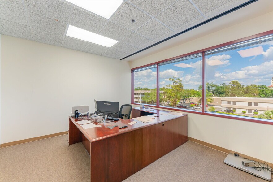 More Photos Of 2033 Main St, Sarasota Office For Lease