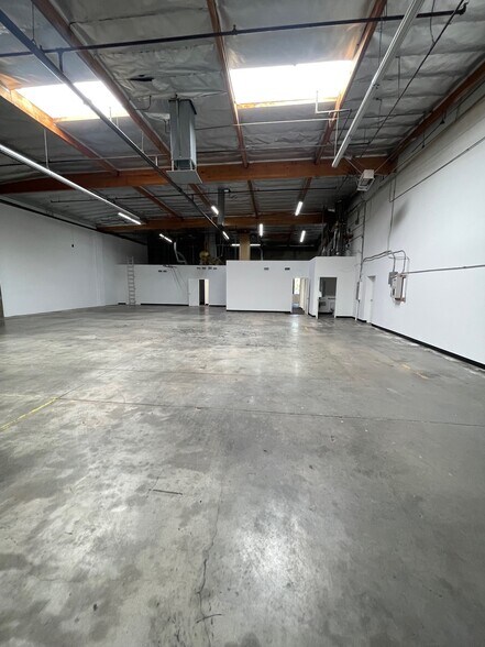 More Photos Of 19428-19434 Business Center Dr, Northridge Warehouse For Lease